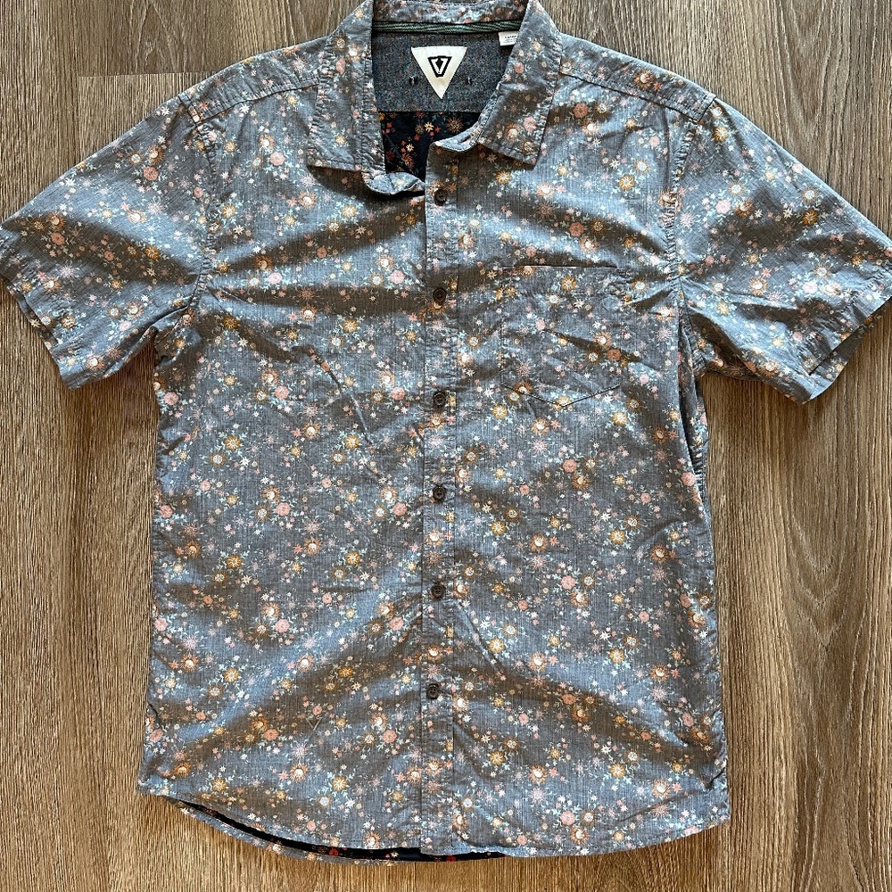 Vissla short sleeve button down, size Large, Mens